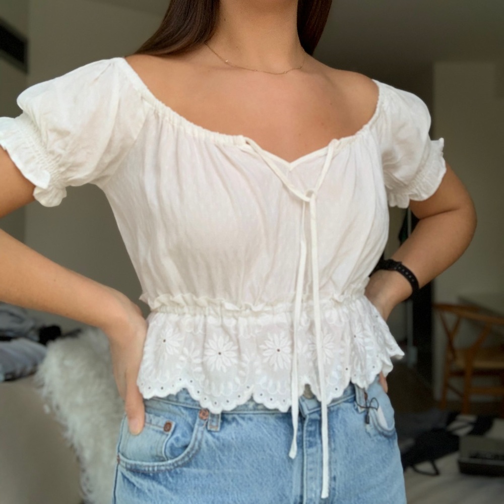 ‼️2 for $20‼️NWOT Eyelet Crop Top